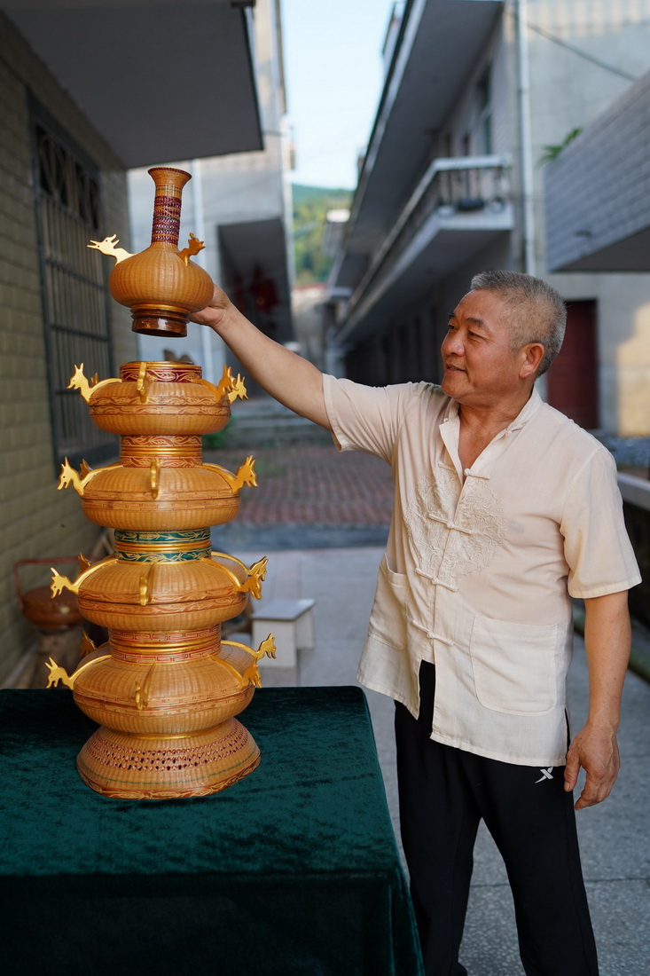 這是李年根制作的竹制寶塔籃（9月1日攝）。