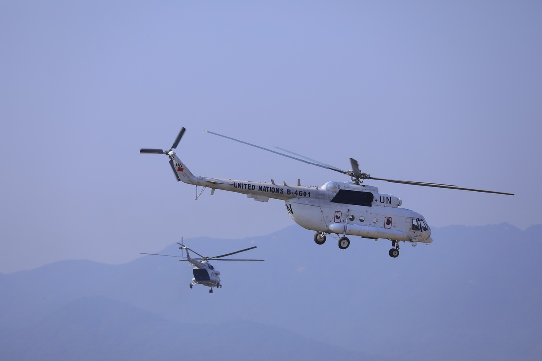 9月15日，在“共同命運-2021”國際維和實兵演習綜合演練中，中國直升機分隊展開空中警戒巡邏。新華社記者 劉芳 攝