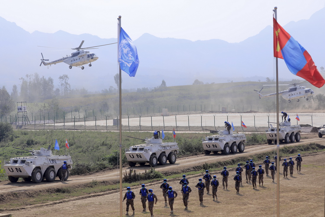 9月15日，在“共同命運-2021”國際維和實兵演習結束儀式上，蒙古國參演官兵集結到位。新華社記者 劉芳 攝