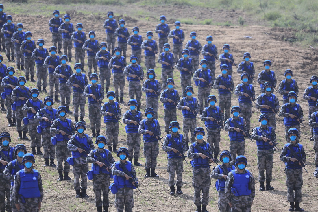 9月15日，在“共同命運-2021”國際維和實兵演習結束儀式上，中國參演官兵整齊列隊。新華社記者 劉芳 攝