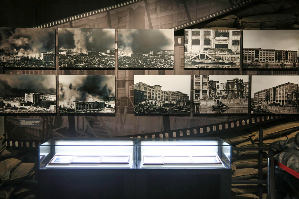 9月16日在四行倉庫抗戰紀念館拍攝的“四行倉庫保衛戰”歷史圖片。