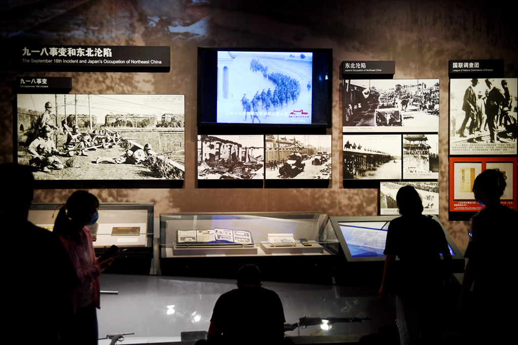 9月18日，觀眾在中國人民抗日戰爭紀念館內參觀。
