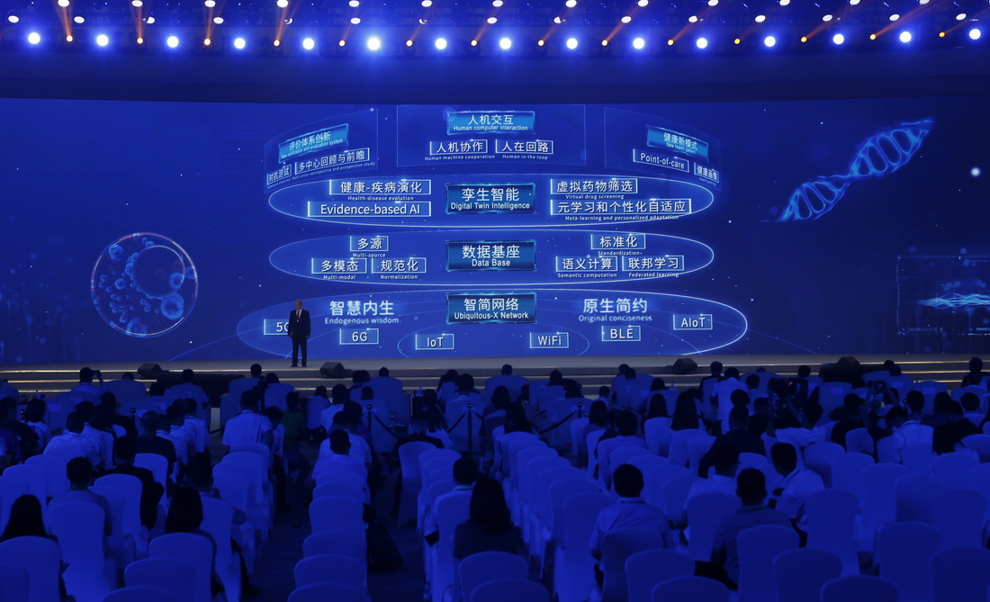 9月26日，北京郵電大學代表介紹“人工智能驅動的重大疾病動態畫像新技術和遠程高效防治系統”。新華社記者 丁洪法 攝