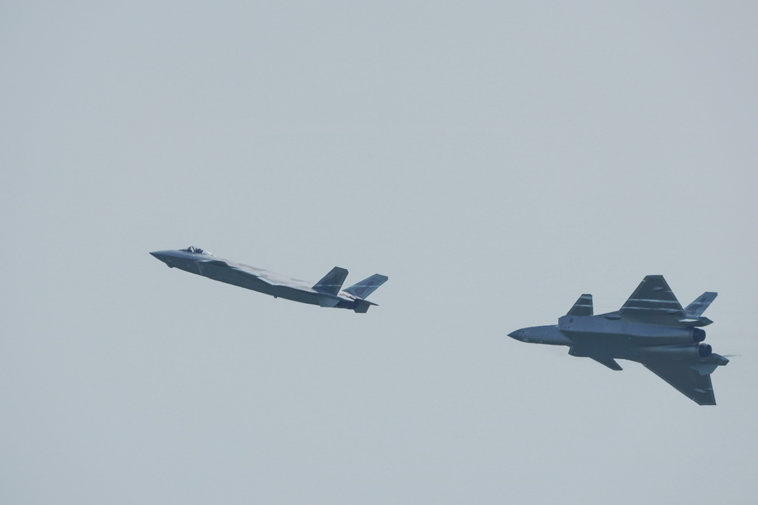 9月29日，中國空軍殲-20戰機在進行飛行表演。