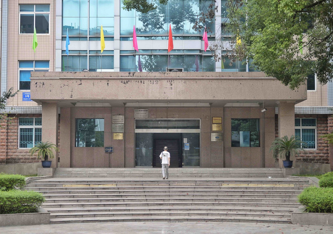 10��2�գ�ӡ�����߽��п�Ժ�ɶ������о�������¥���»������ ���� ��