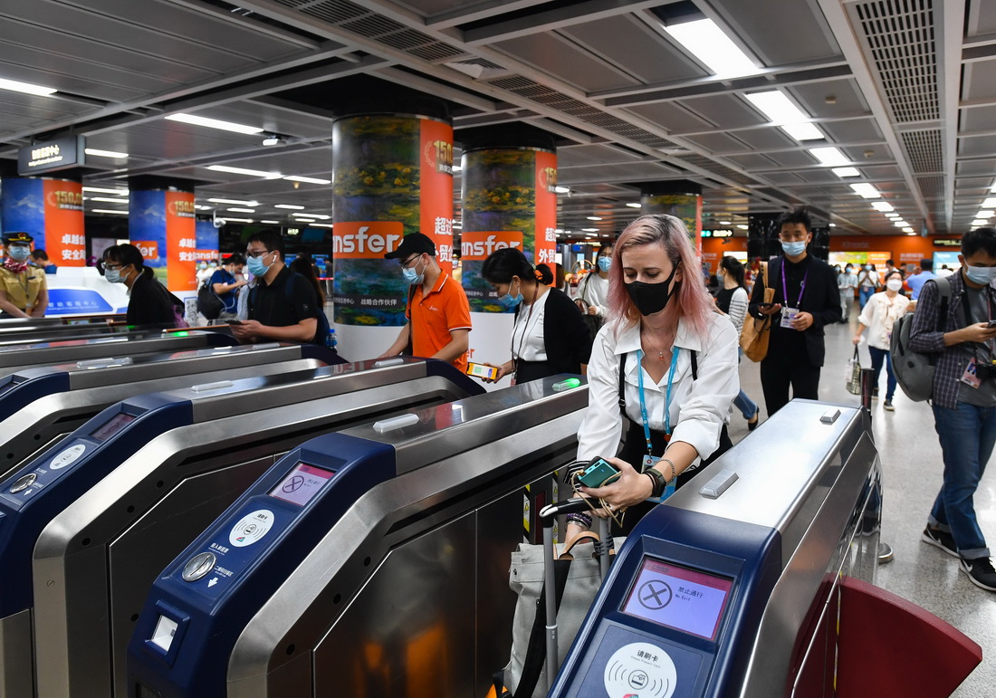 �����ݣ��������ڹ㽻��չ���Եĵ���վ׼���������ط�ɽ�������Ľ�ͨ���������ڹ���ס�޾��ܱ�ݳ��У�10��15���㣩��