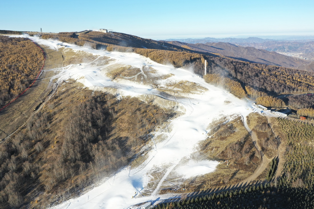 這是10月19日拍攝的河北省張家口市崇禮區雲頂滑雪公園造雪現場（無人機照片）。