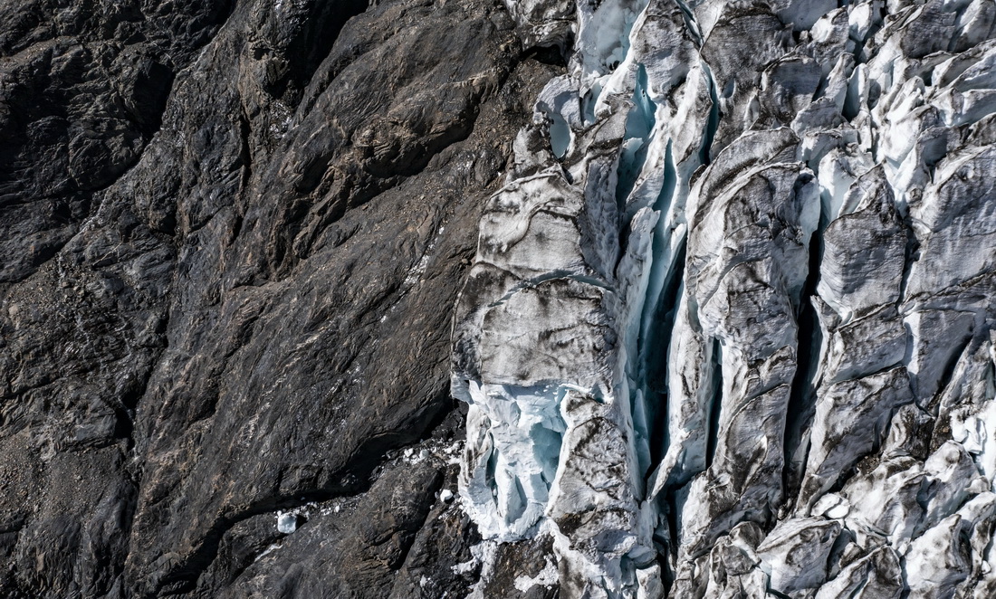 10月28日拍摄的明永冰川一景（无人机照片）。