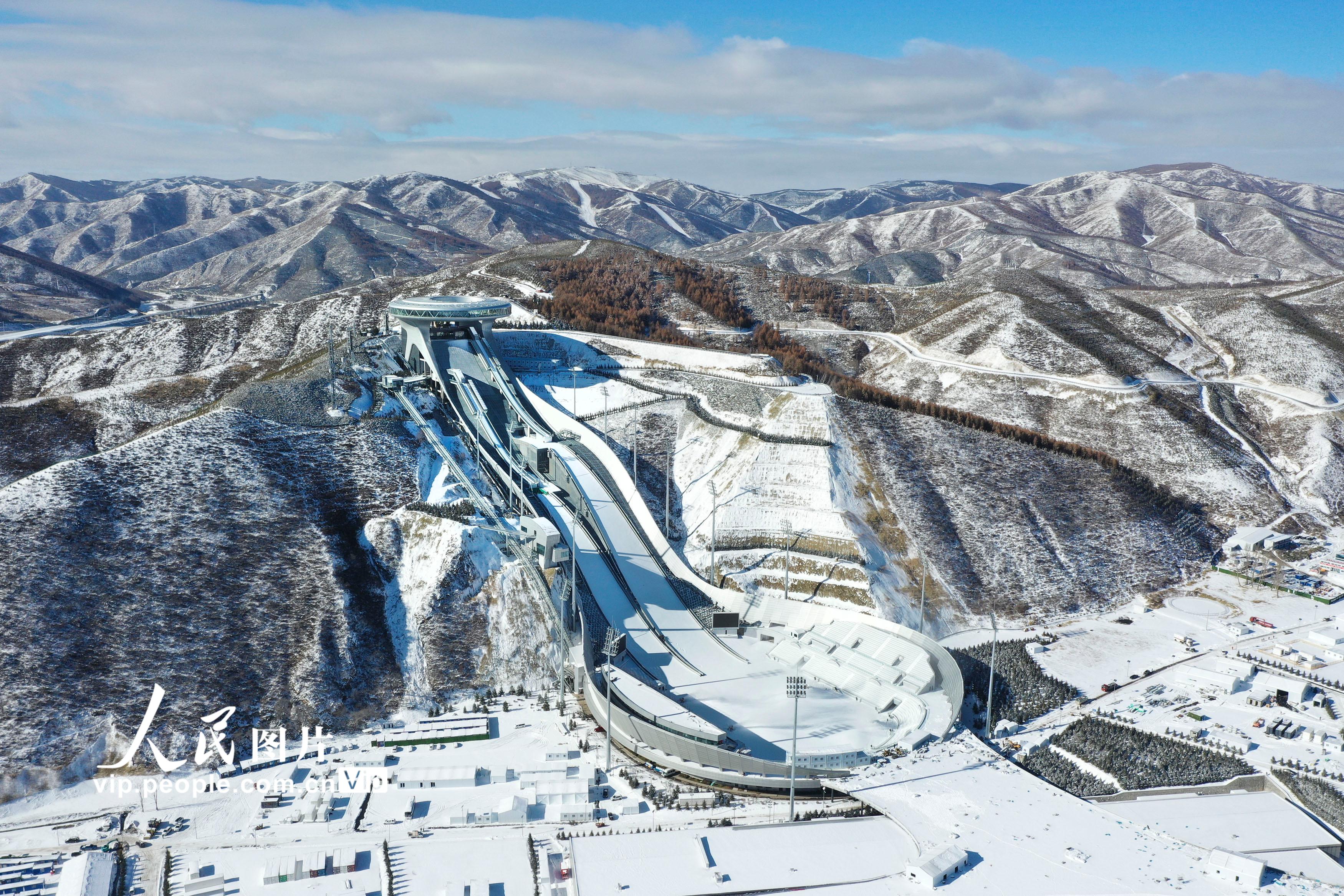 河北張家口：國家跳台滑雪中心“雪如意”開始造雪