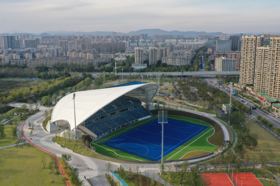這是11月9日在大運河亞運公園拍攝的“杭州傘”體育場（無人機照片），亞運會期間為曲棍球項目的比賽場地。