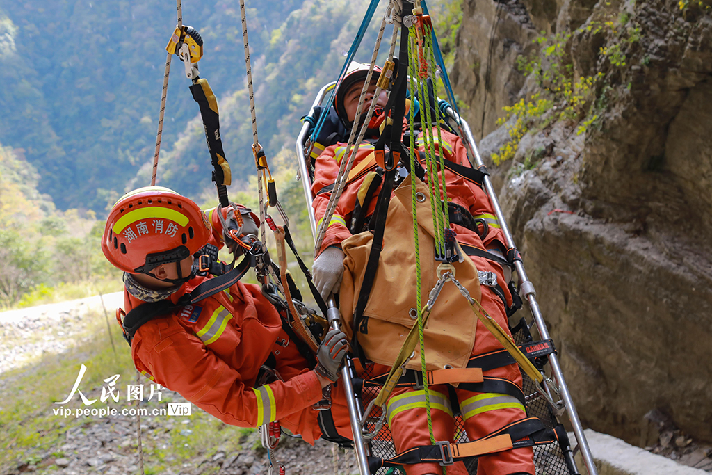 湖南省消防救援隊伍山岳救援技術交流賽在張家界舉行【4】