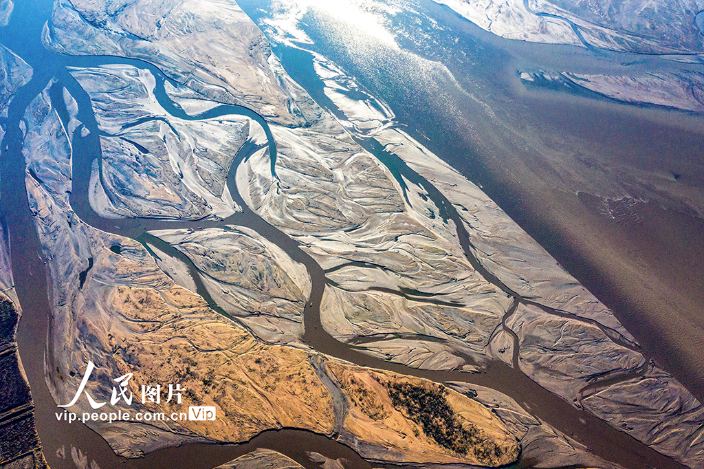 黃河水位下降 河床露出線條形態各異蔚為壯觀【4】