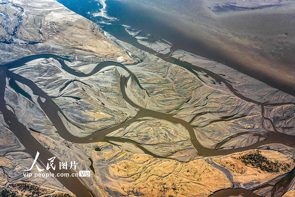 黃河水位下降 河床露出線條形態各異蔚為壯觀【6】