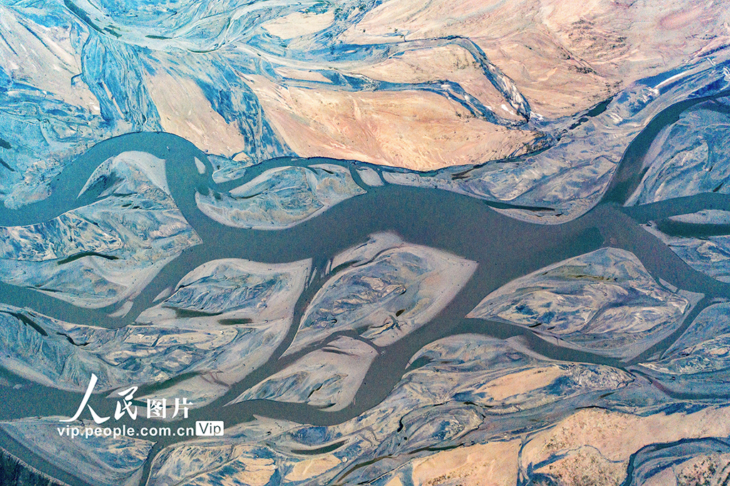 黃河水位下降 河床露出線條形態各異蔚為壯觀【9】