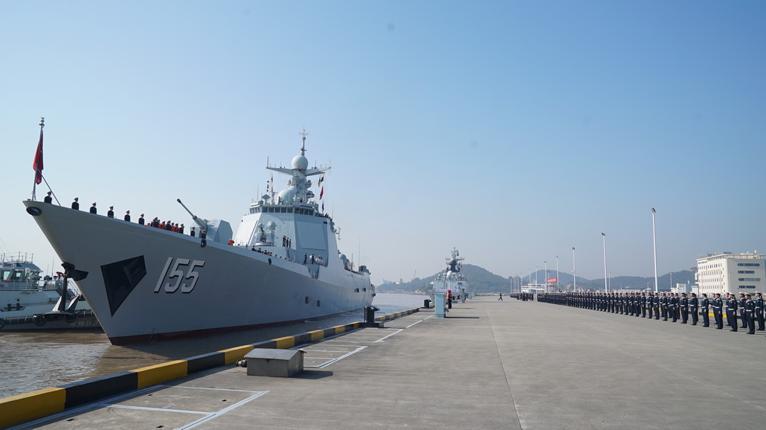 11月15日，中国海军第38批护航编队返回浙江舟山某军港。新华社记者 李秉宣 摄