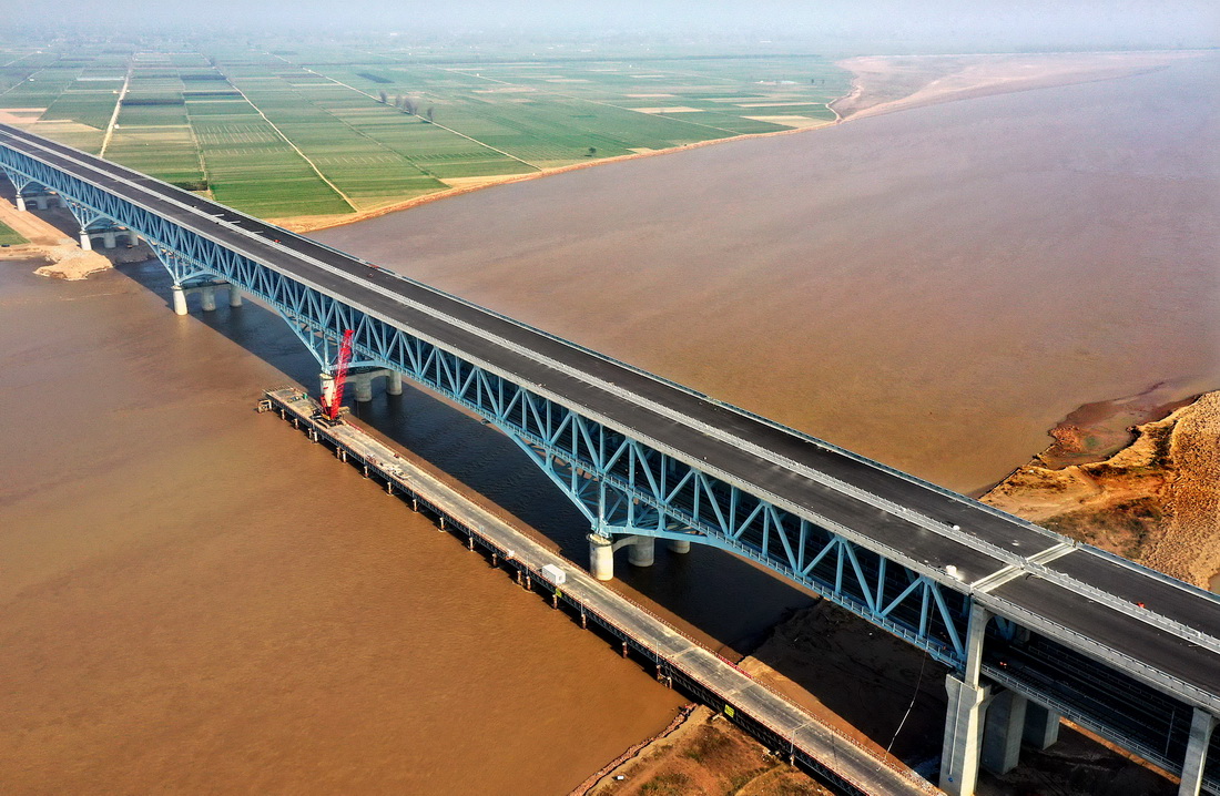 這是11月15日拍攝的鄭濟高鐵黃河特大橋（無人機照片）。新華社記者 李安 攝