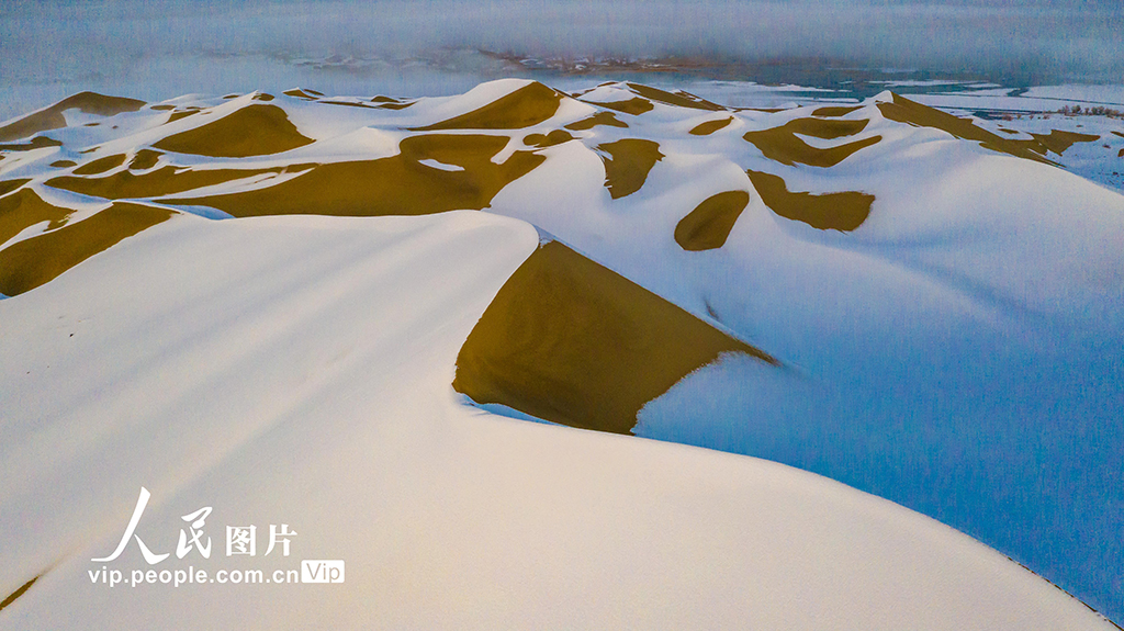 新疆塔克拉瑪干沙漠迎來罕見強降雪【13】