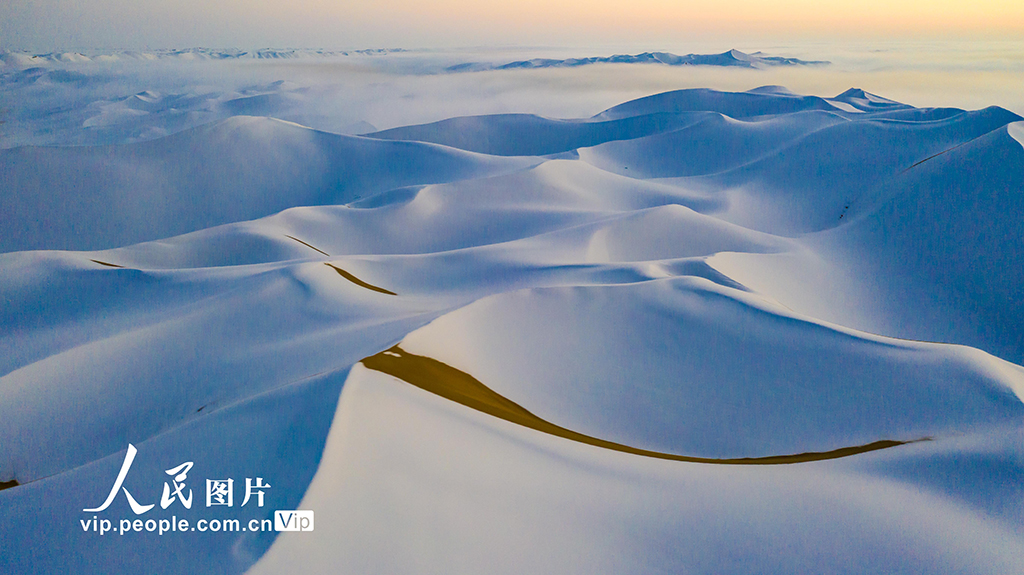 新疆塔克拉瑪干沙漠迎來罕見強降雪【18】