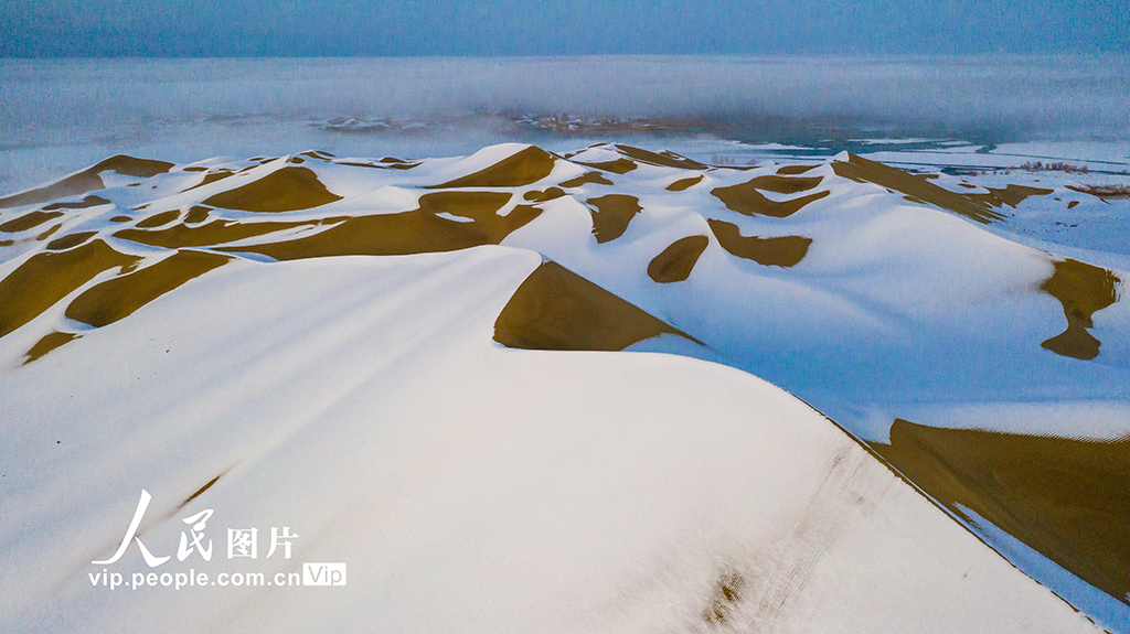 新疆塔克拉瑪干沙漠迎來罕見強降雪【10】