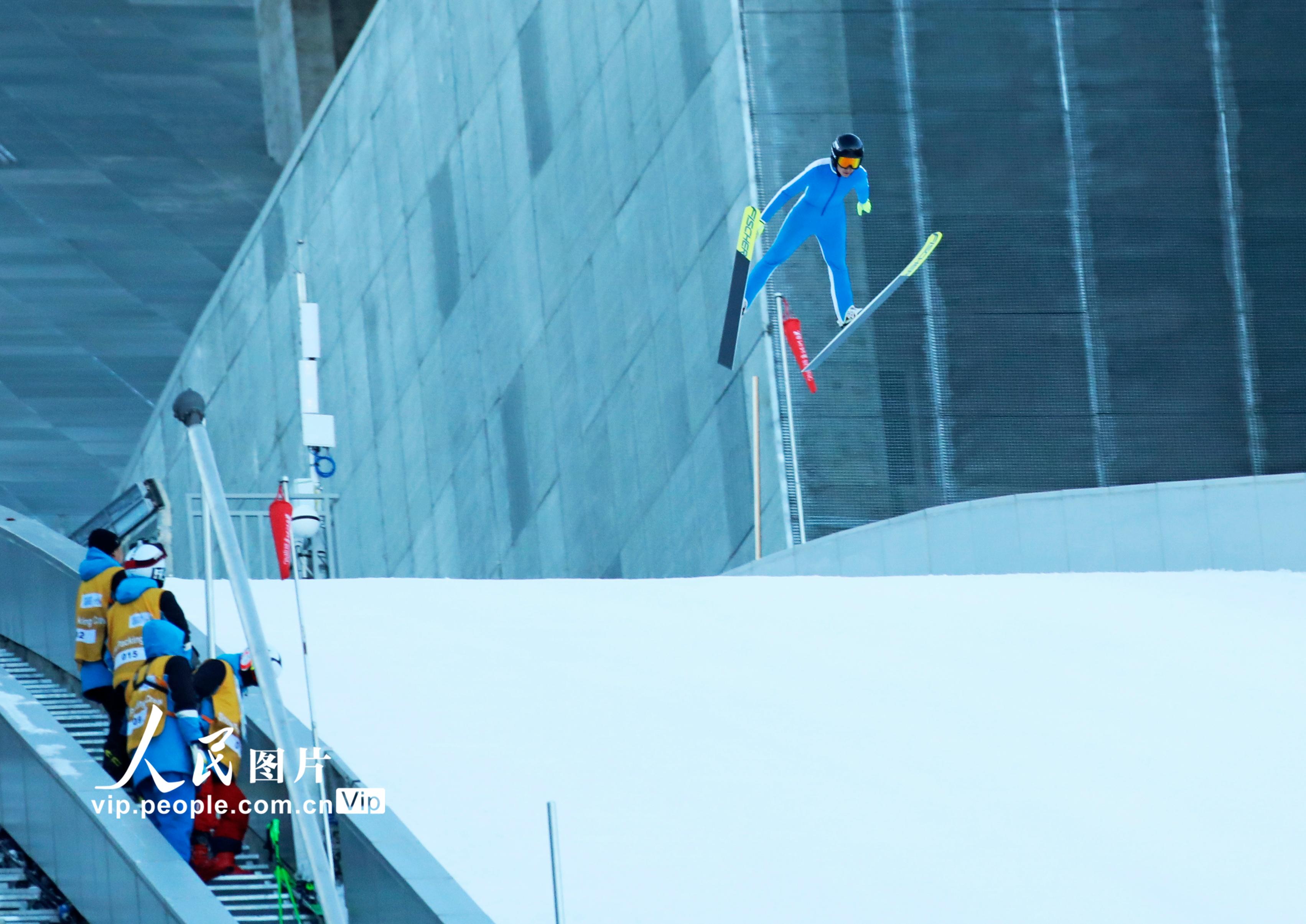 北京2022年冬奧會張家口賽區國家跳台滑雪中心迎來首日試滑【3】