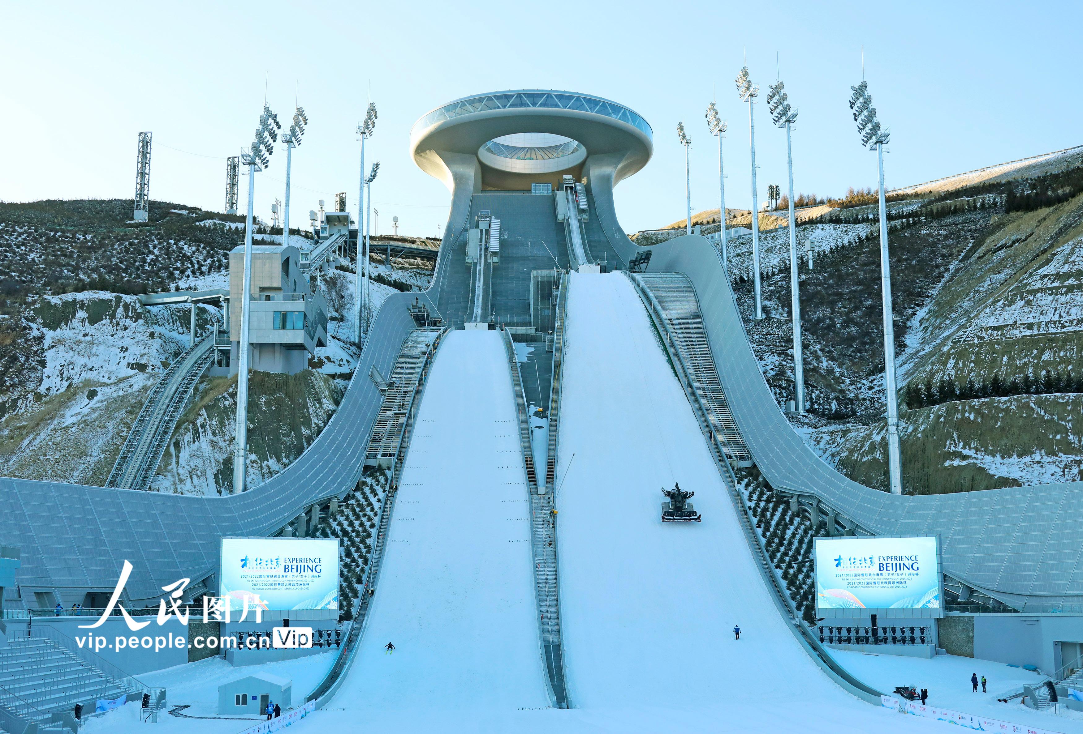 北京2022年冬奥会张家口赛区国家跳台滑雪中心迎来首日试滑