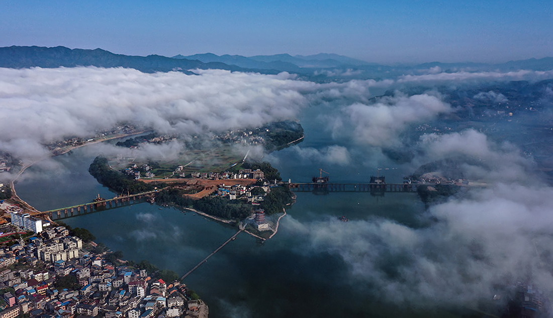 這是廣西柳州市融安縣融江風光（11月25日攝，無人機照片）。
