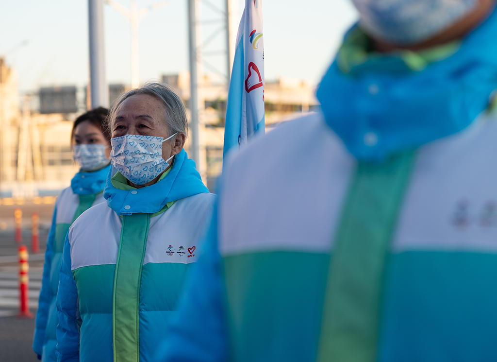 12月6日，67歲的城市志願者趙淑蘭（左二）在誓師大會上。