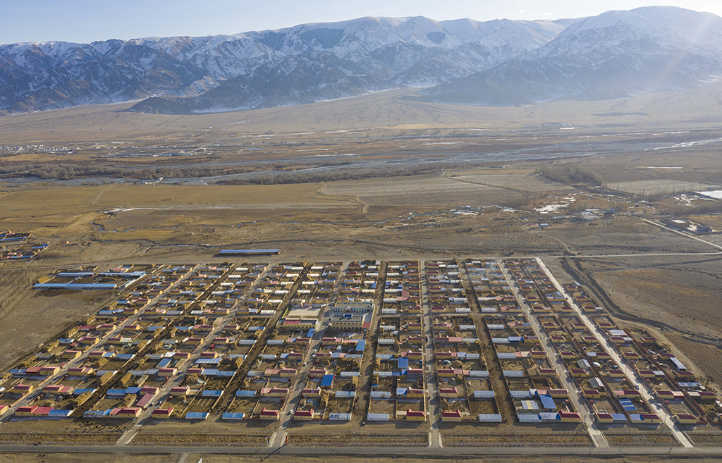 這是吐爾鬆江·布爾力克的家鄉——新疆溫泉縣扎勒木特鄉浩圖爾哈隊（2021年11月25日攝，無人機照片）。
