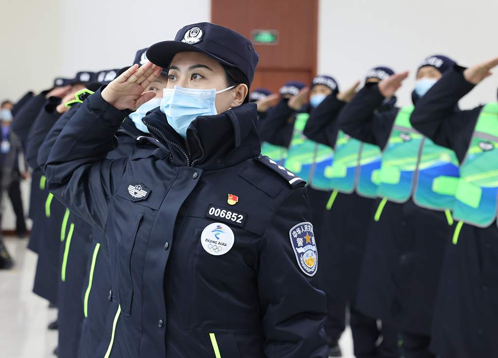 12月7日，民警穿著北京2022年冬奧會和冬殘奧會安保民警防寒衣裝。