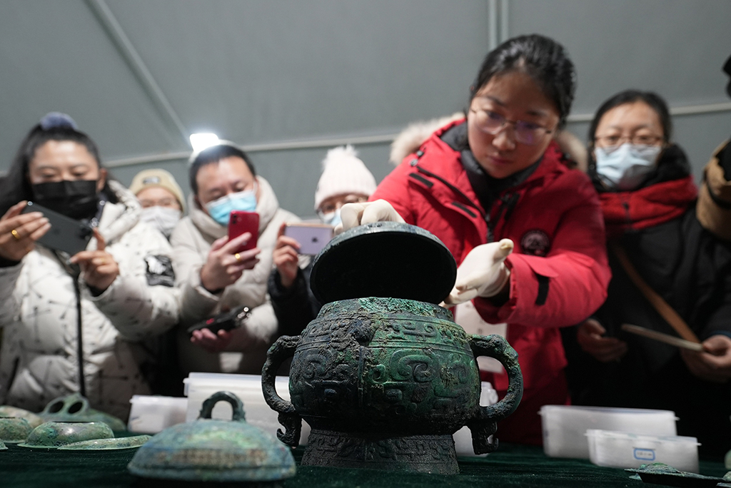 北京琉璃河遗址再现铜簋 或与40多年前出土圉簋“成双”