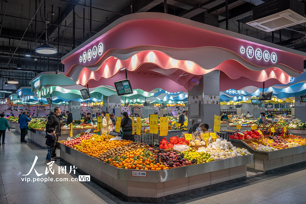 浙江新昌：老舊菜場“高顏值”變身 打造良好購物環境