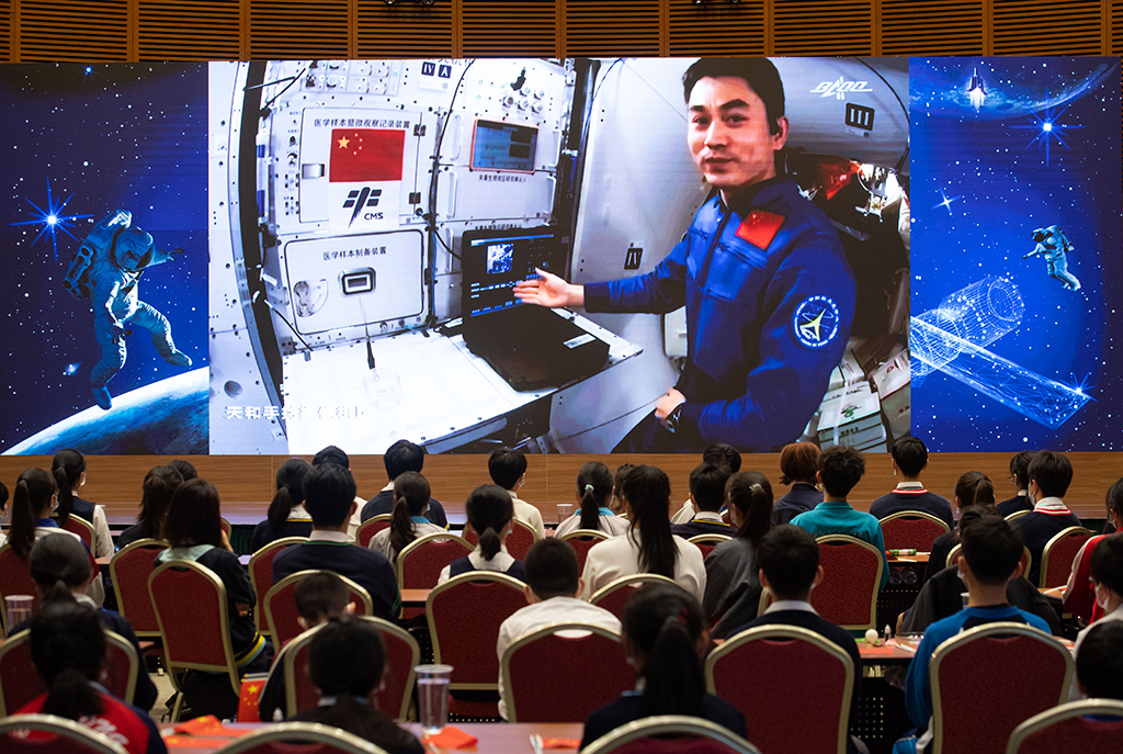 12月9日，葉光富在太空課堂上。新華社記者 張金加 攝