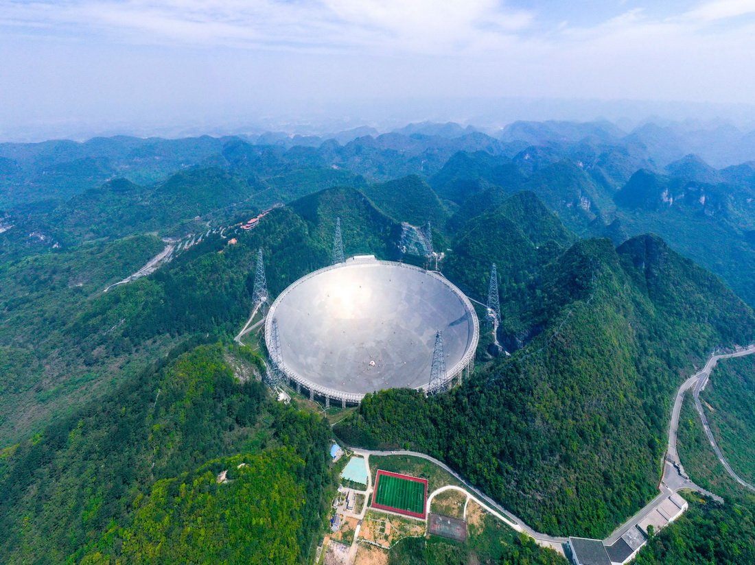 3月29日拍攝的“中國天眼”全景（維護保養期間拍攝，無人機照片）。