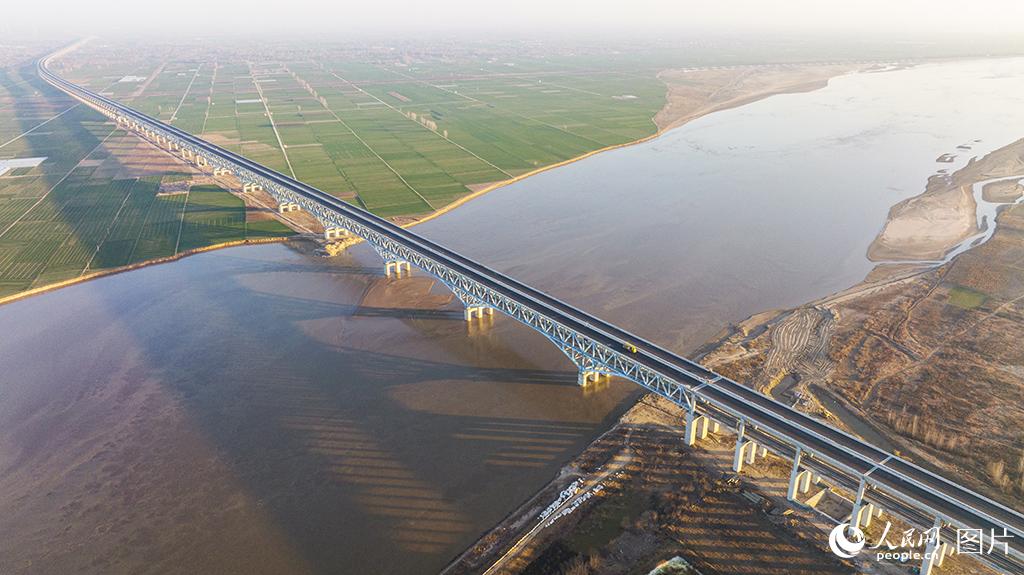 12月21日，鄭（州）濟（南）鐵路鄭州黃河特大橋主橋靜載實驗已進入尾聲。