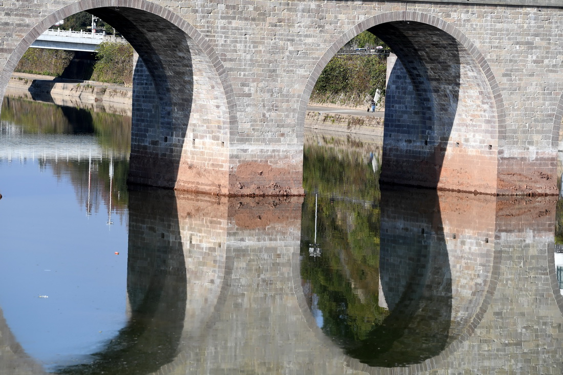 12月21日拍攝的完成修繕后的鎮海橋。新華社記者 劉軍喜 攝