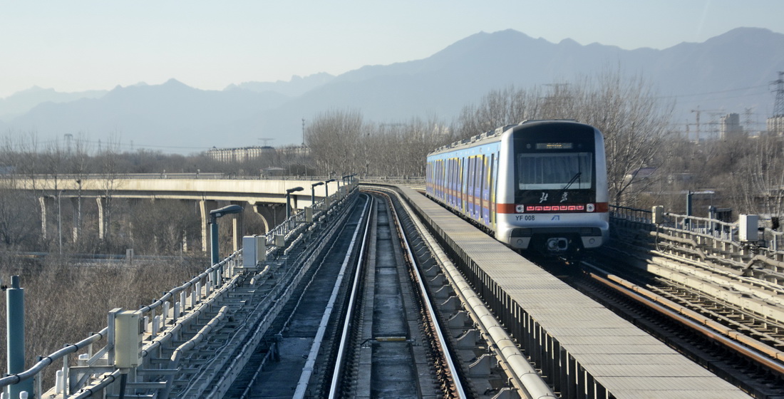 12月26日拍摄的北京地铁燕房线无人驾驶列车。
