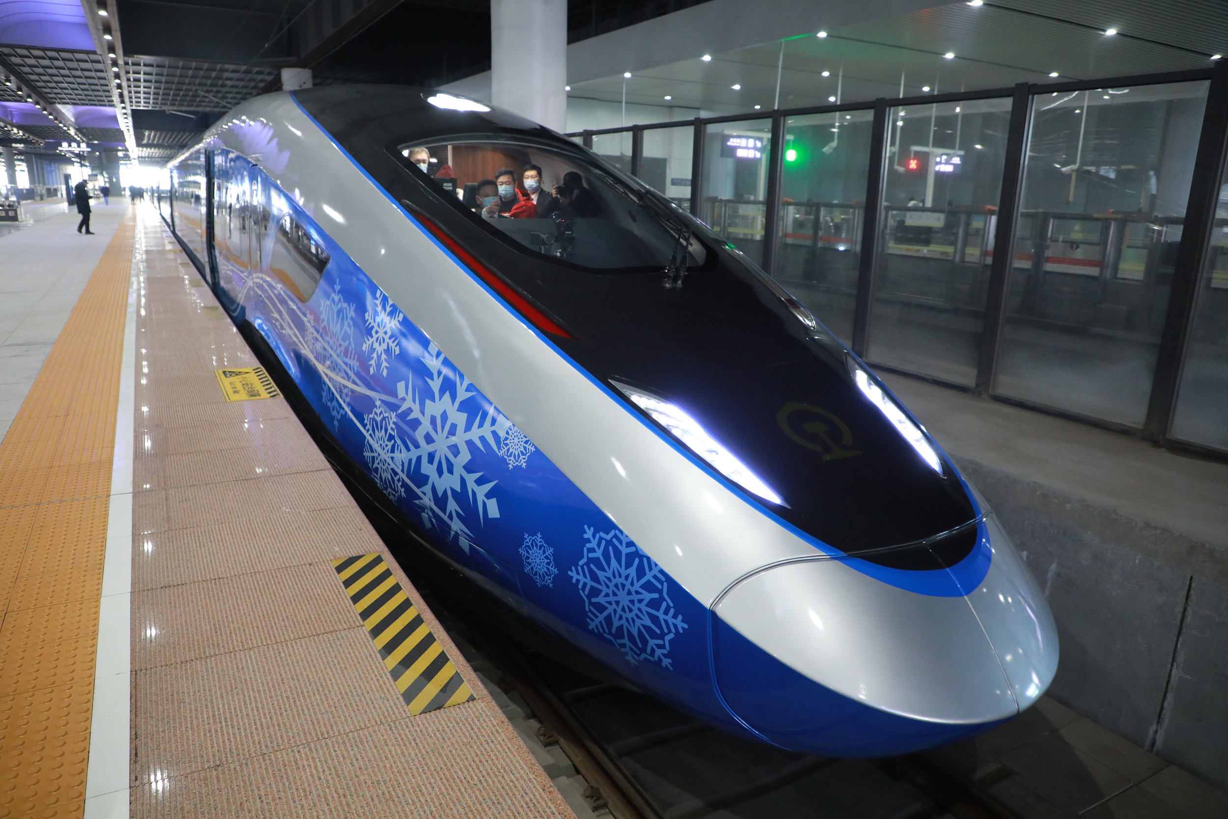 北京冬奥列车亮相京张高铁 拥有全球首个5G超高清演播室