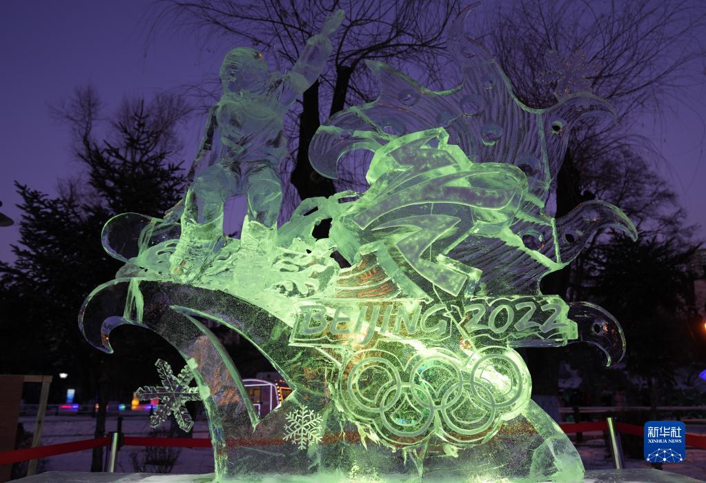 这是获得银奖的冰雕作品《欢腾冬奥》（1月8日摄）。