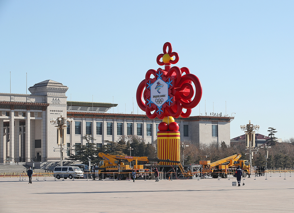 喜迎春節和冬奧 巨型中國結亮相北京天安門廣場【5】
