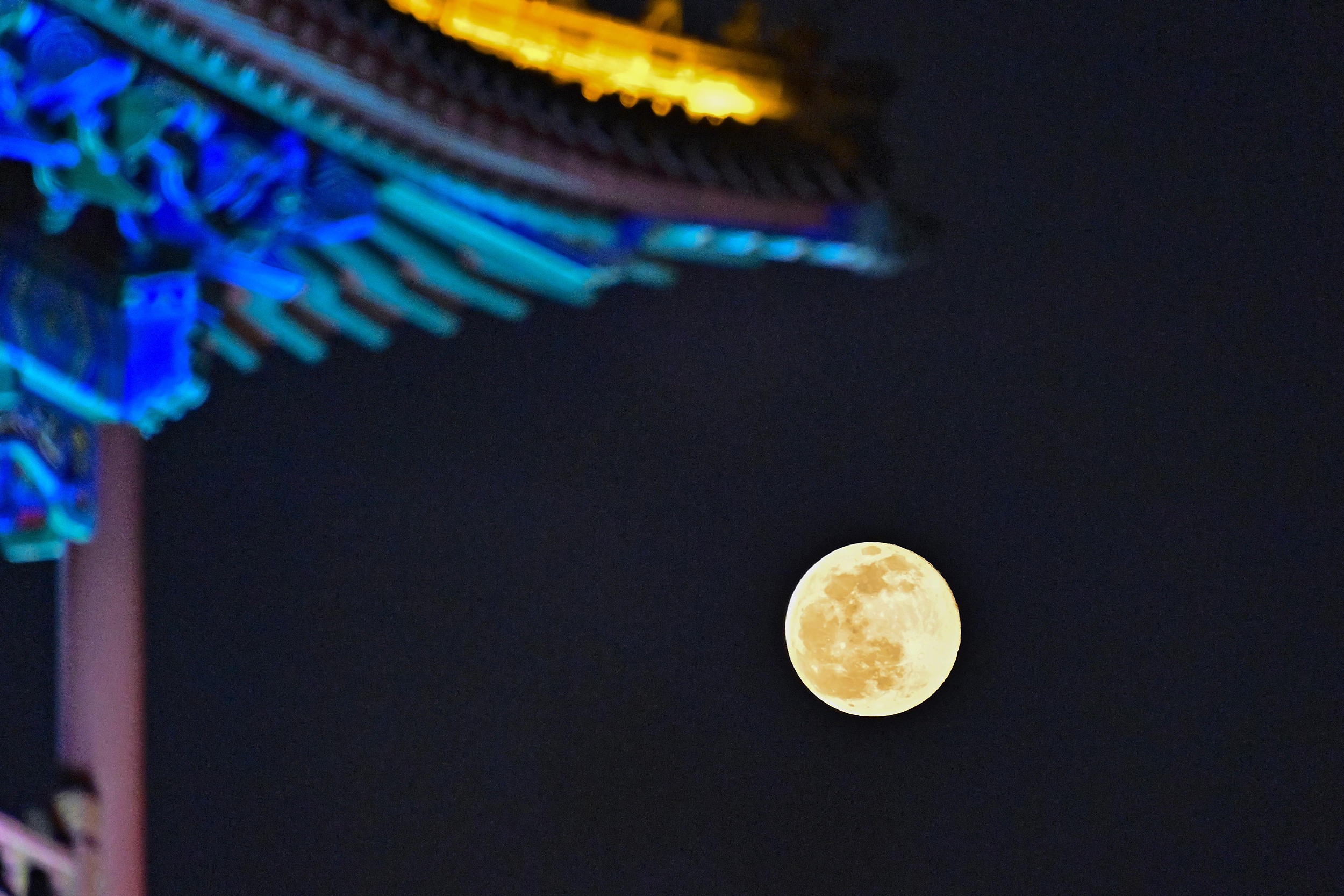 2022年1月18日晚，山東省青州市上空的月亮。王繼林攝（視覺中國）