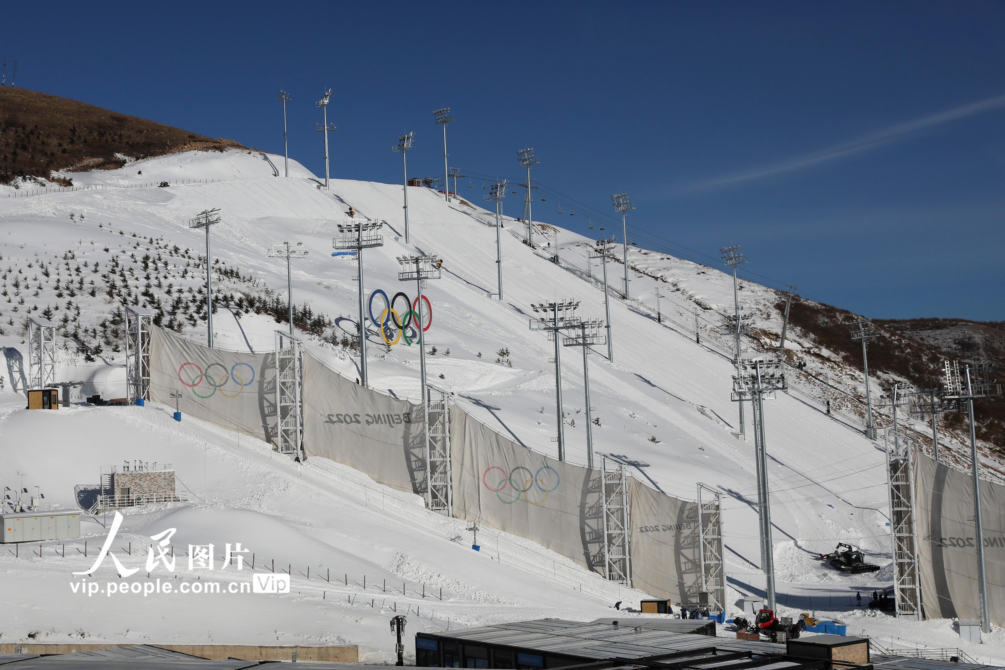 2022年1月19日拍摄的张家口赛区云顶滑雪公园空中技巧赛场防风墙。