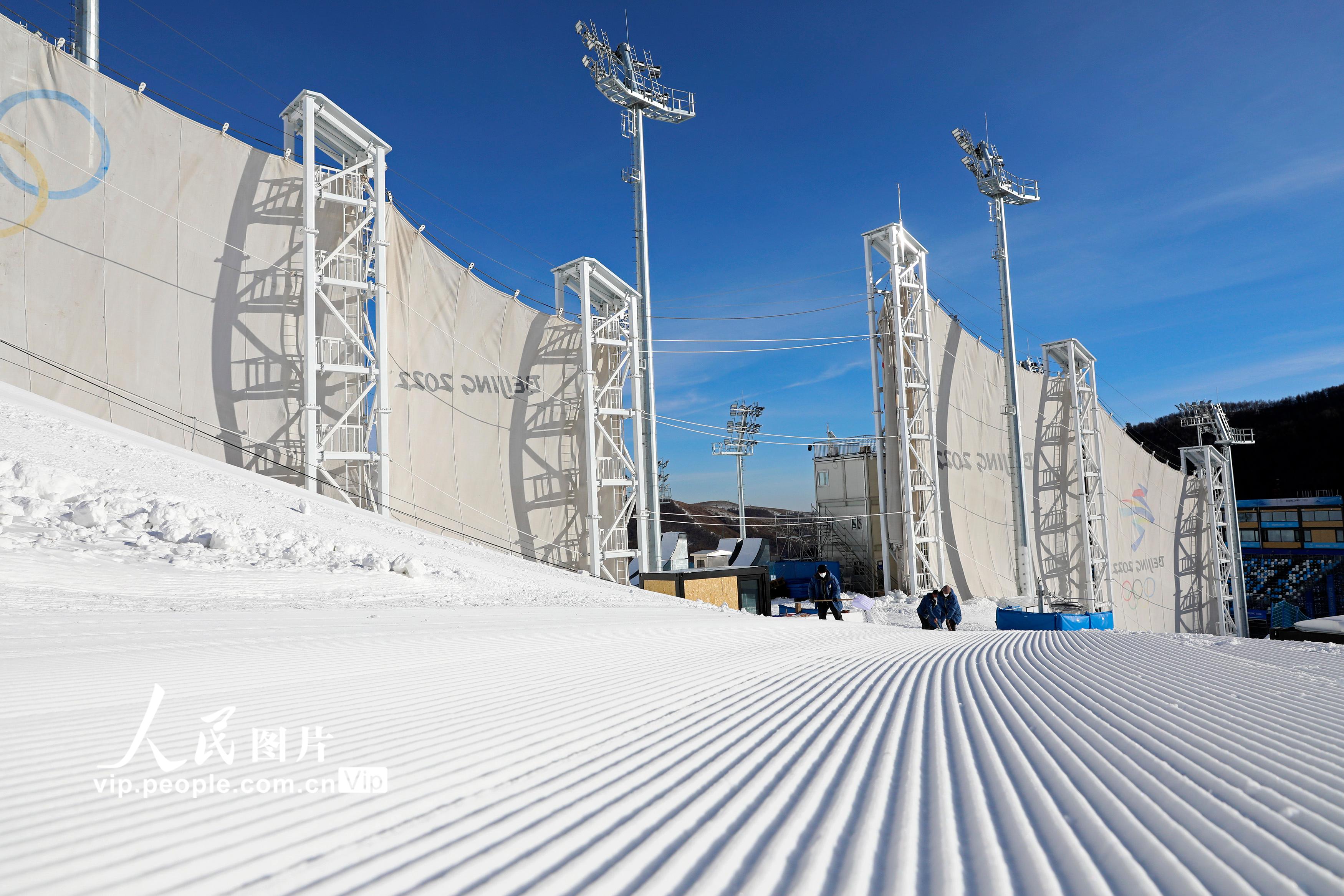 2022年1月19日拍攝的張家口賽區雲頂滑雪公園空中技巧賽場防風牆。