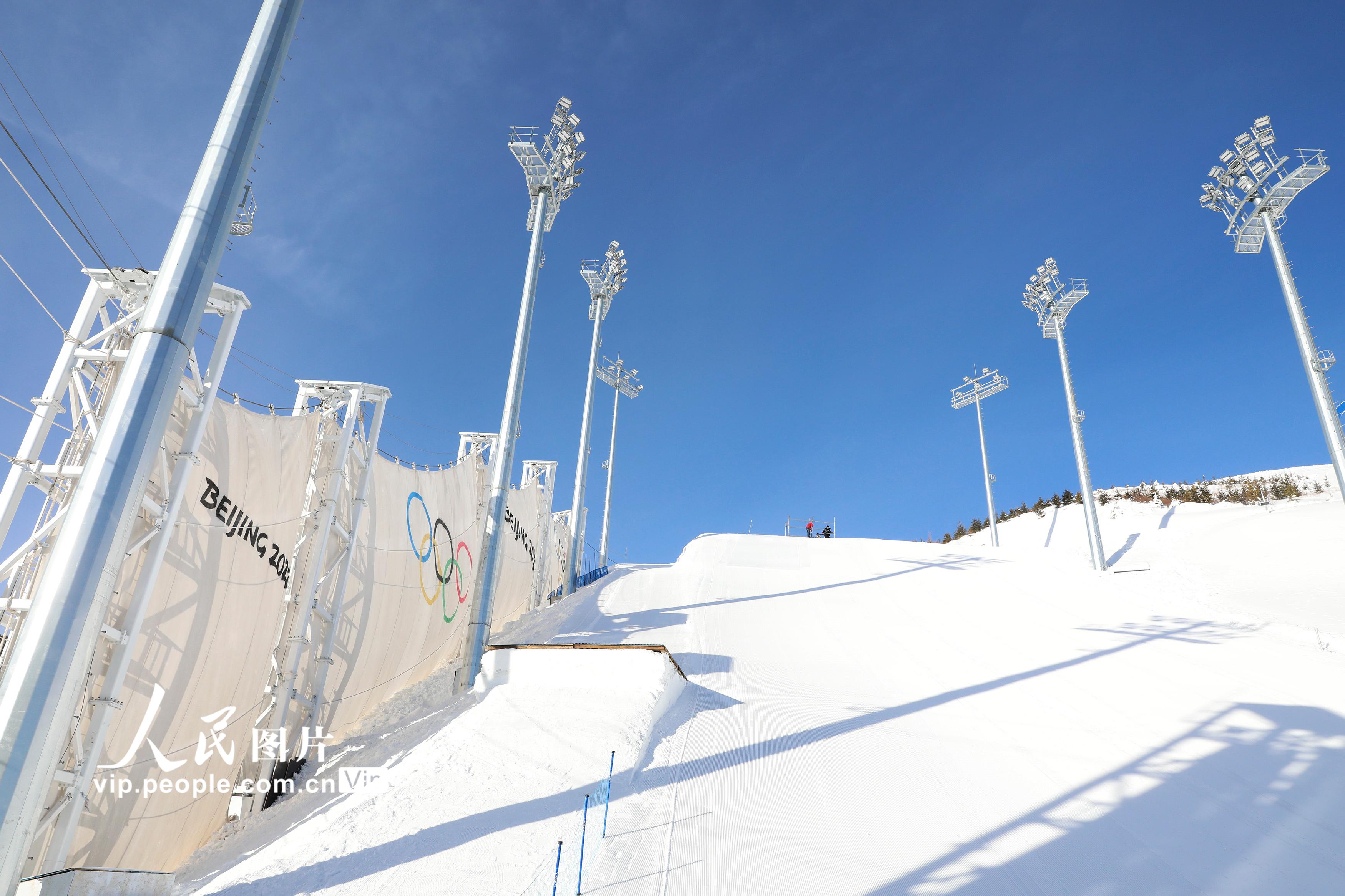 2022年1月19日拍攝的張家口賽區雲頂滑雪公園空中技巧賽場防風牆。