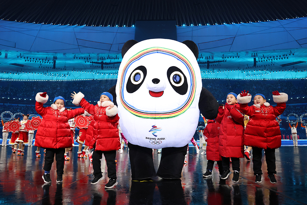 1月22日，演员在北京冬奥会开幕式彩排表演中。新华社记者 许雅楠 摄