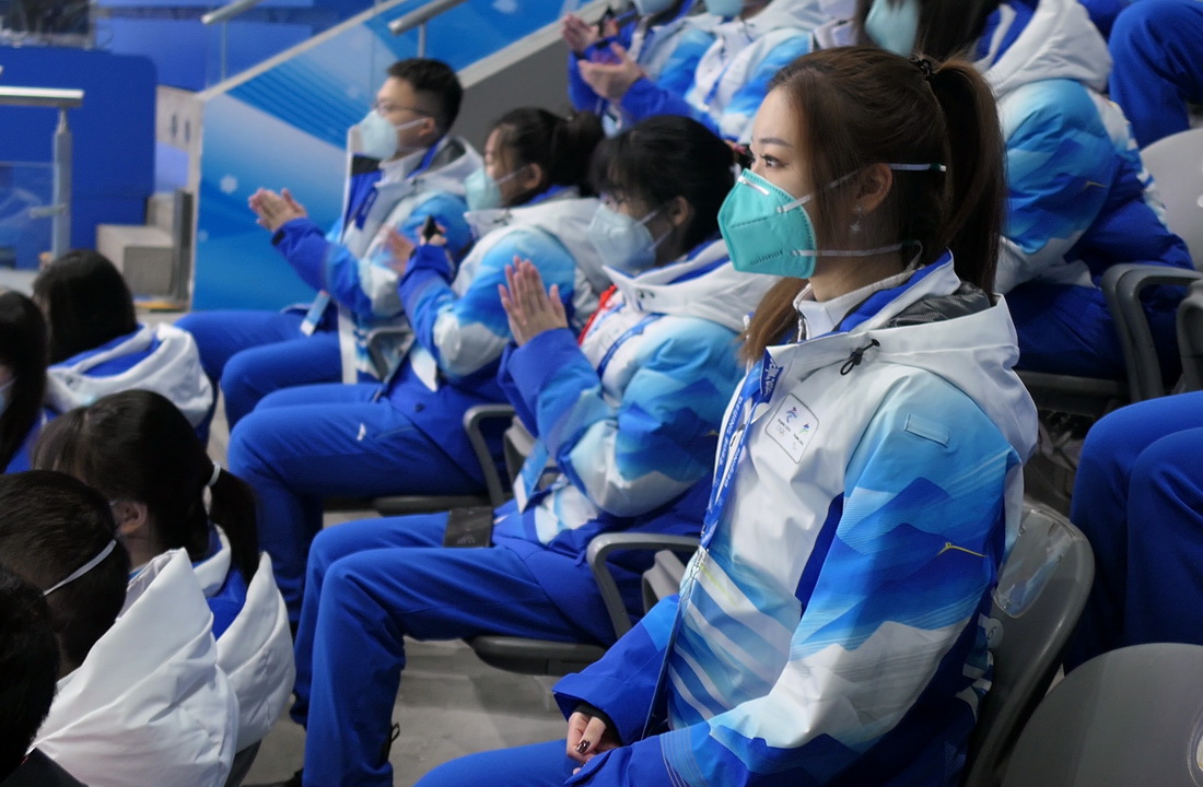 在國家體育館，陳博（前）參與冬奧志願服務培訓（1月24日攝，手機照片）。新華社發
