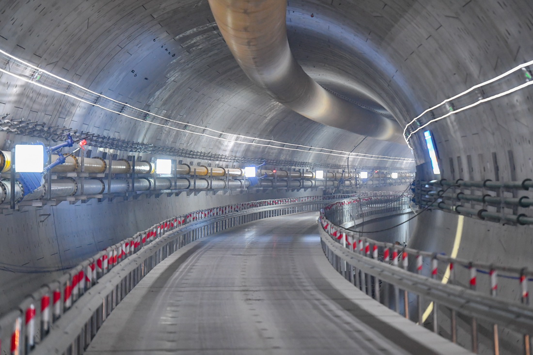 這是1月26日拍攝的長沙市湘雅路過江通道北線隧道一角。