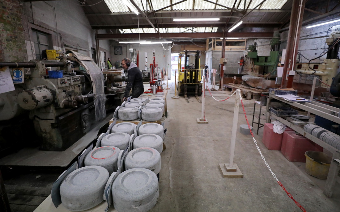 这是凯斯冰壶厂内景（1月24日摄）。
