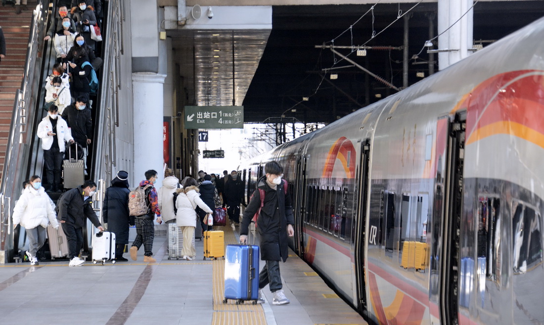 1月28日，旅客從北京西站乘車出行。