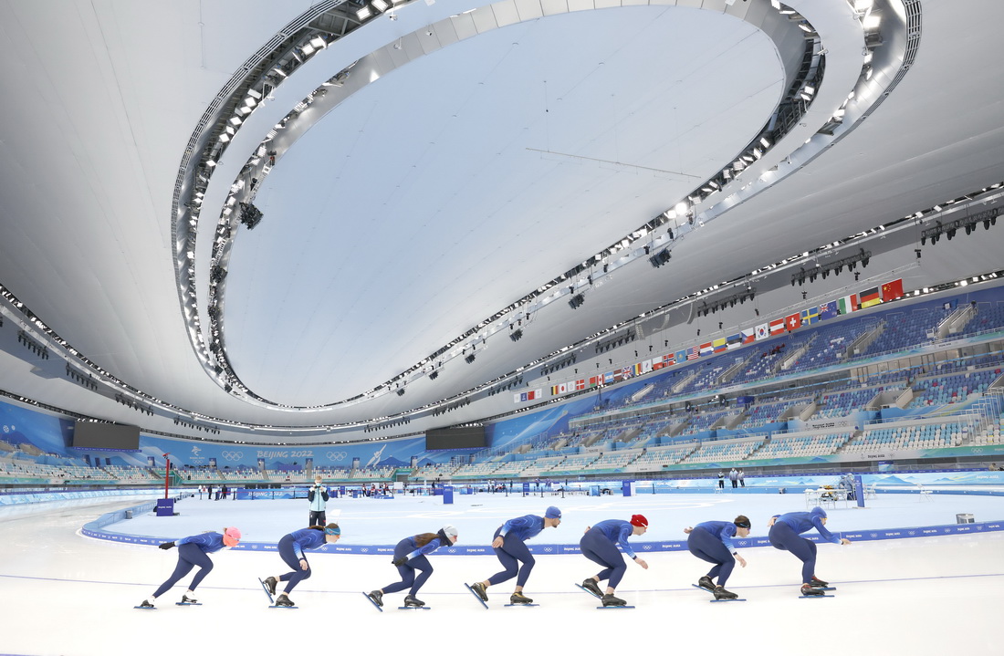 1月28日，俄羅斯奧委會速度滑冰運動員在訓練中。新華社記者 丁旭 攝