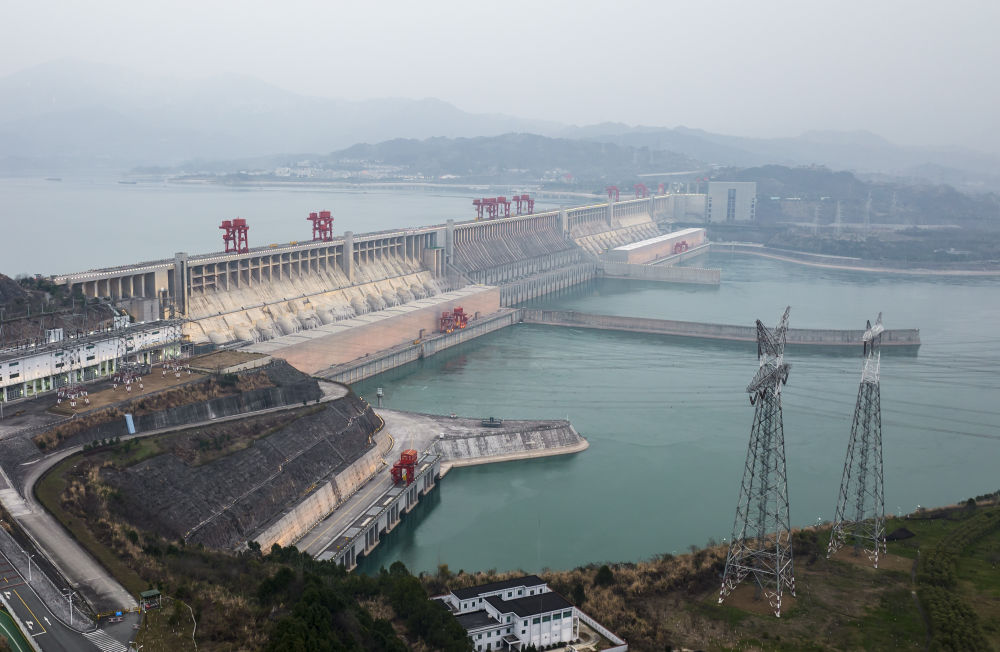 2月1日拍攝的長江三峽樞紐工程及右岸外送輸電線路（無人機照片）。